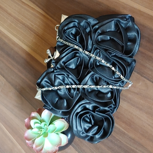 🖤Black Rose Clutch🖤 - Picture 1 of 4